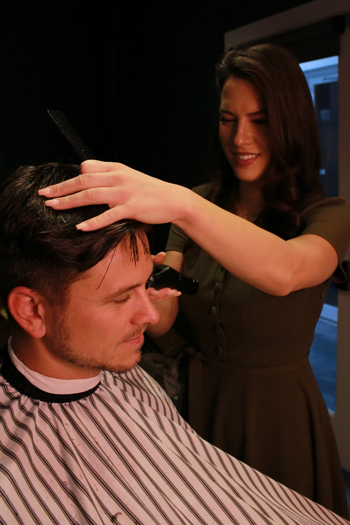 Master barber Dixie at work at Vintage Blade in Bonita Springs