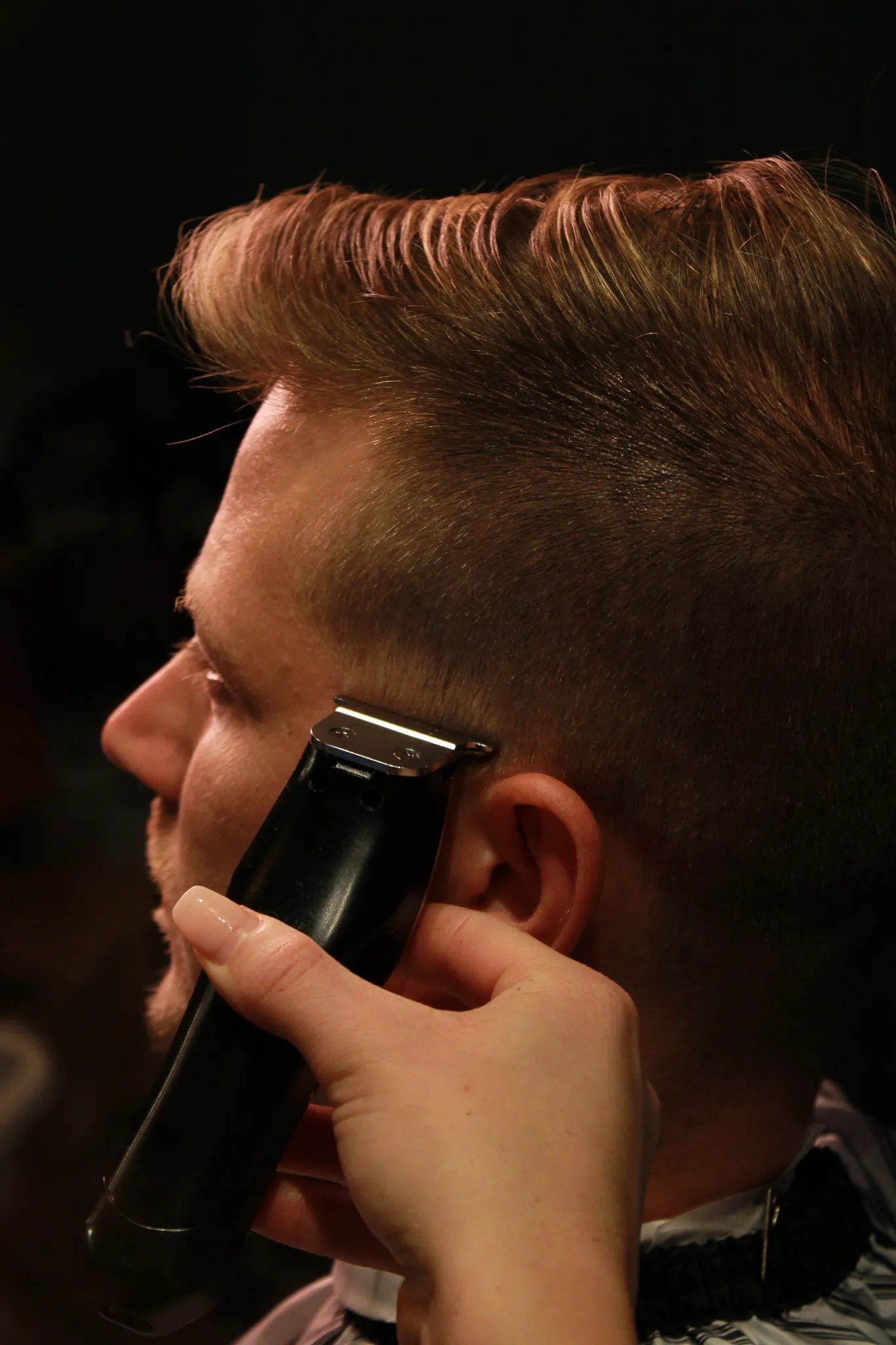 Master barber Dixie at work at Vintage Blade in Bonita Springs